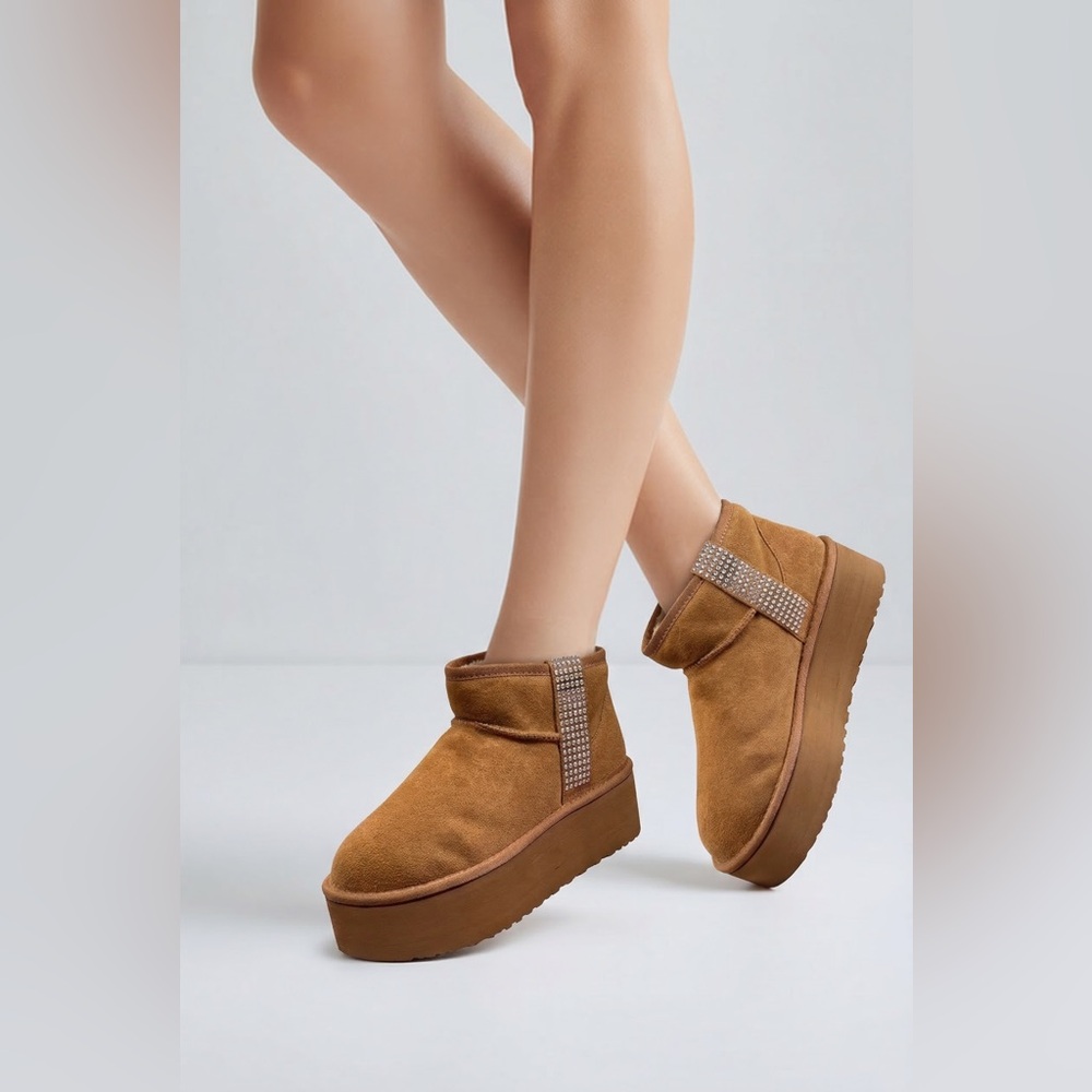 Chestnut tan platform fur booties boots with rhinestones women’s 8.5 new